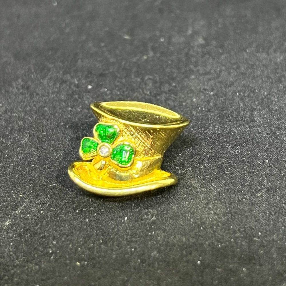 Vintage Avon Gold Tone & Green Enamel Clover St Patrick's Hat Lapel Pin (3220)